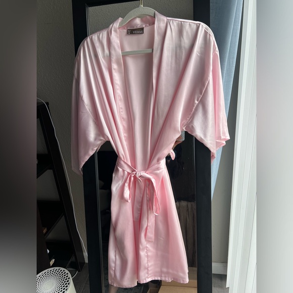 Set of two (2) satin robes - Picture 8 of 12